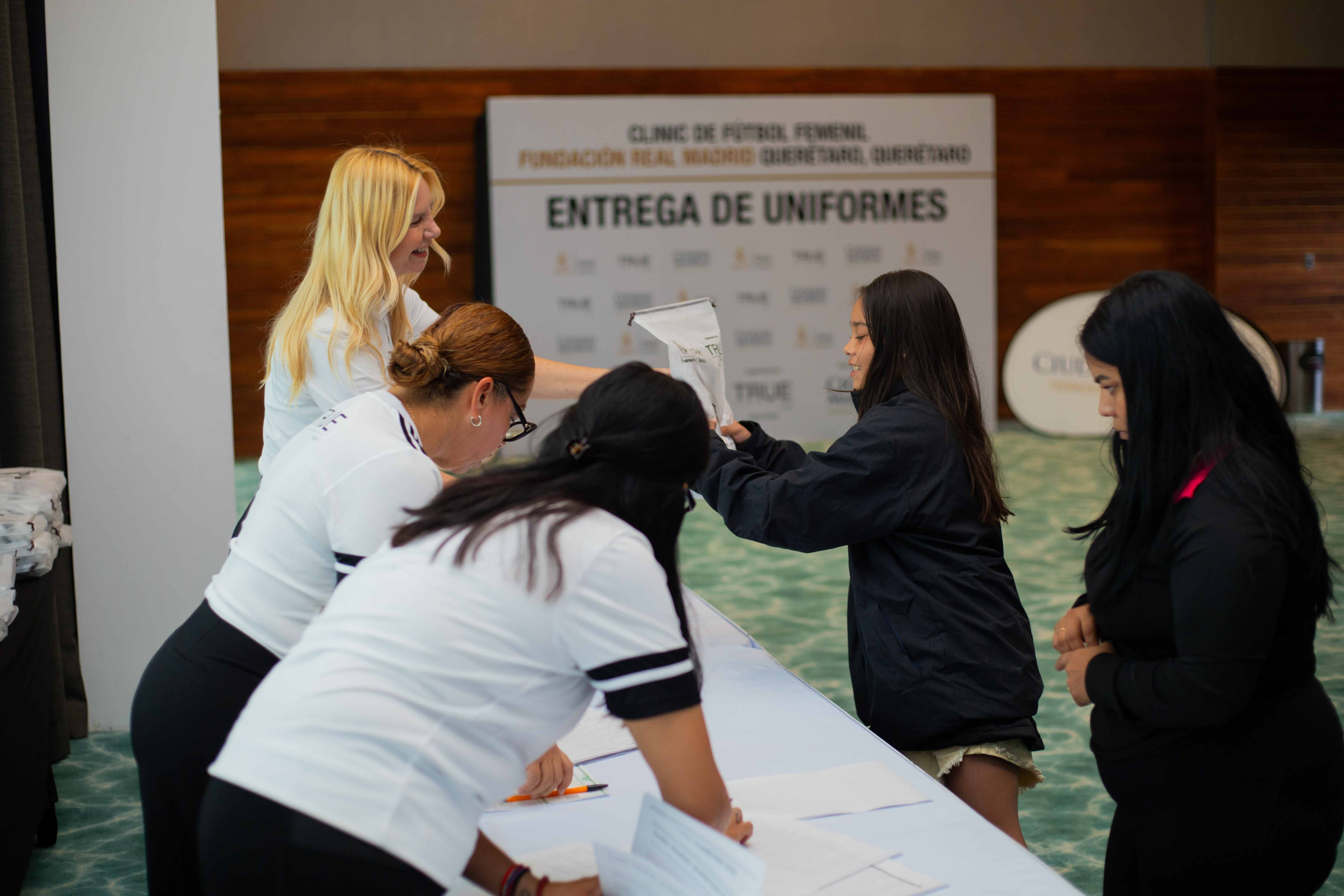 Entrega de Uniformes Clinic Femenil Querétaro — foto 4