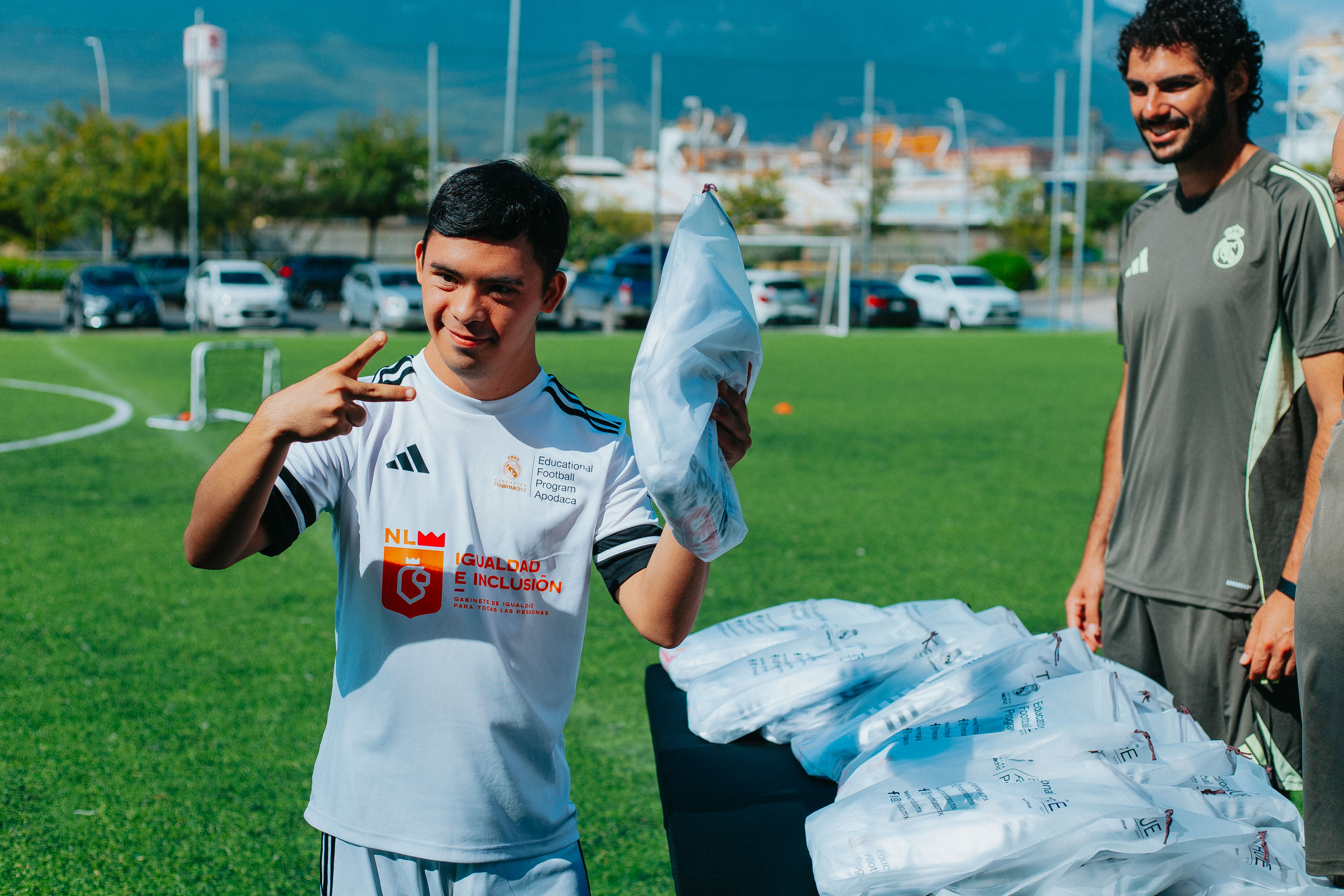 Entrega de Uniformes para nuestros niños y jóvenes con discapacidad intelectual — foto 11