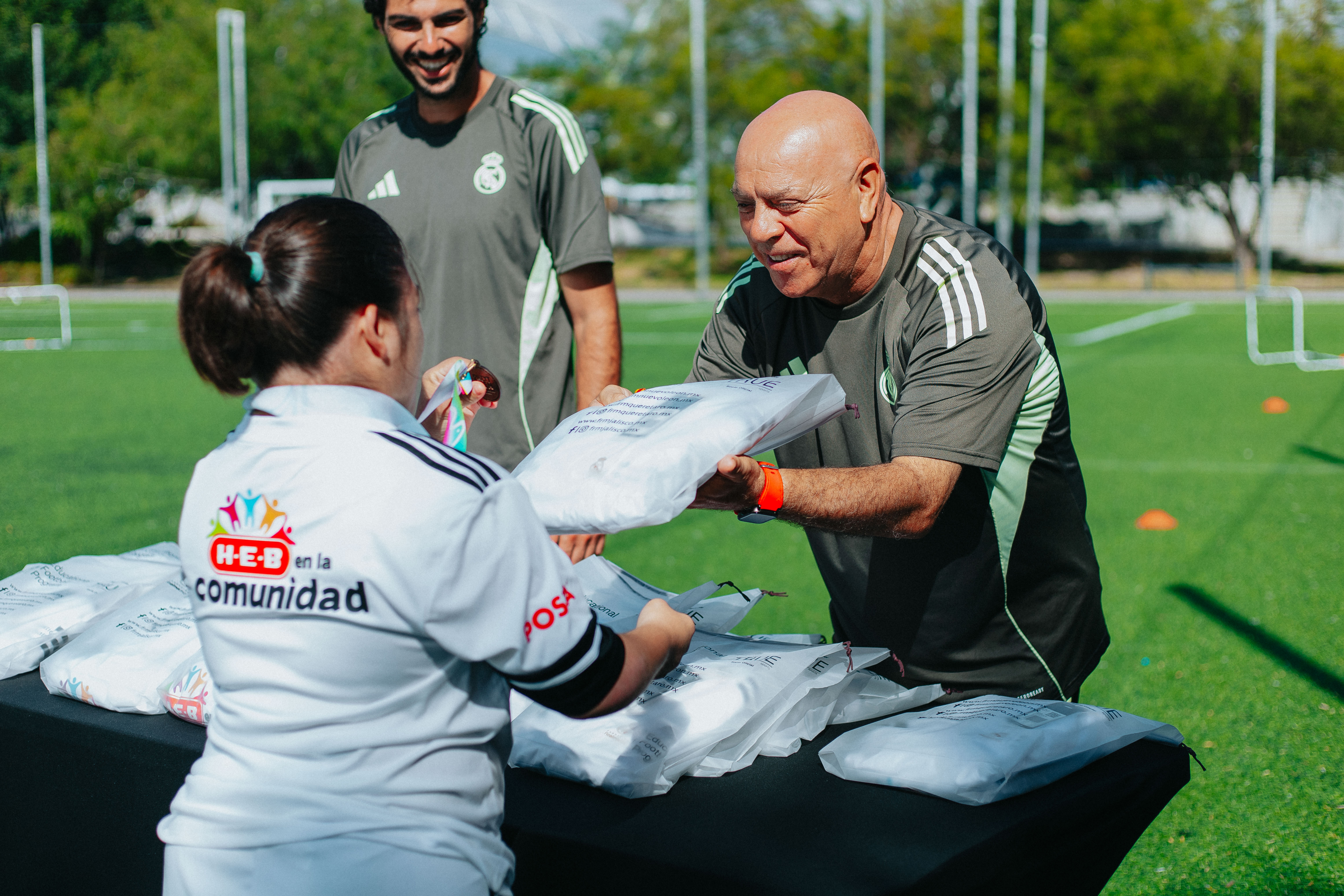 Entrega de Uniformes para nuestros niños y jóvenes con discapacidad intelectual — foto 12