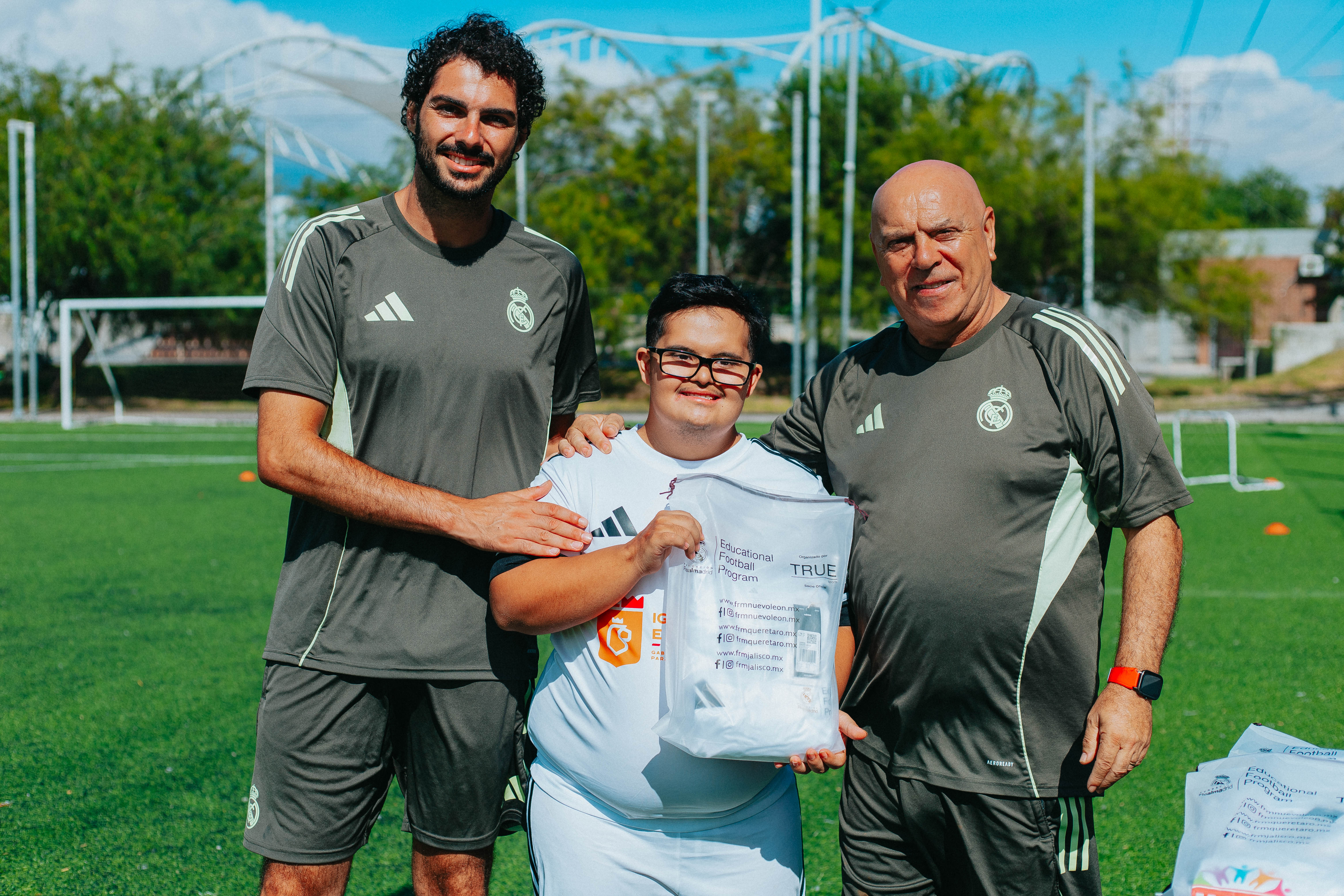 Entrega de Uniformes para nuestros niños y jóvenes con discapacidad intelectual — foto 9