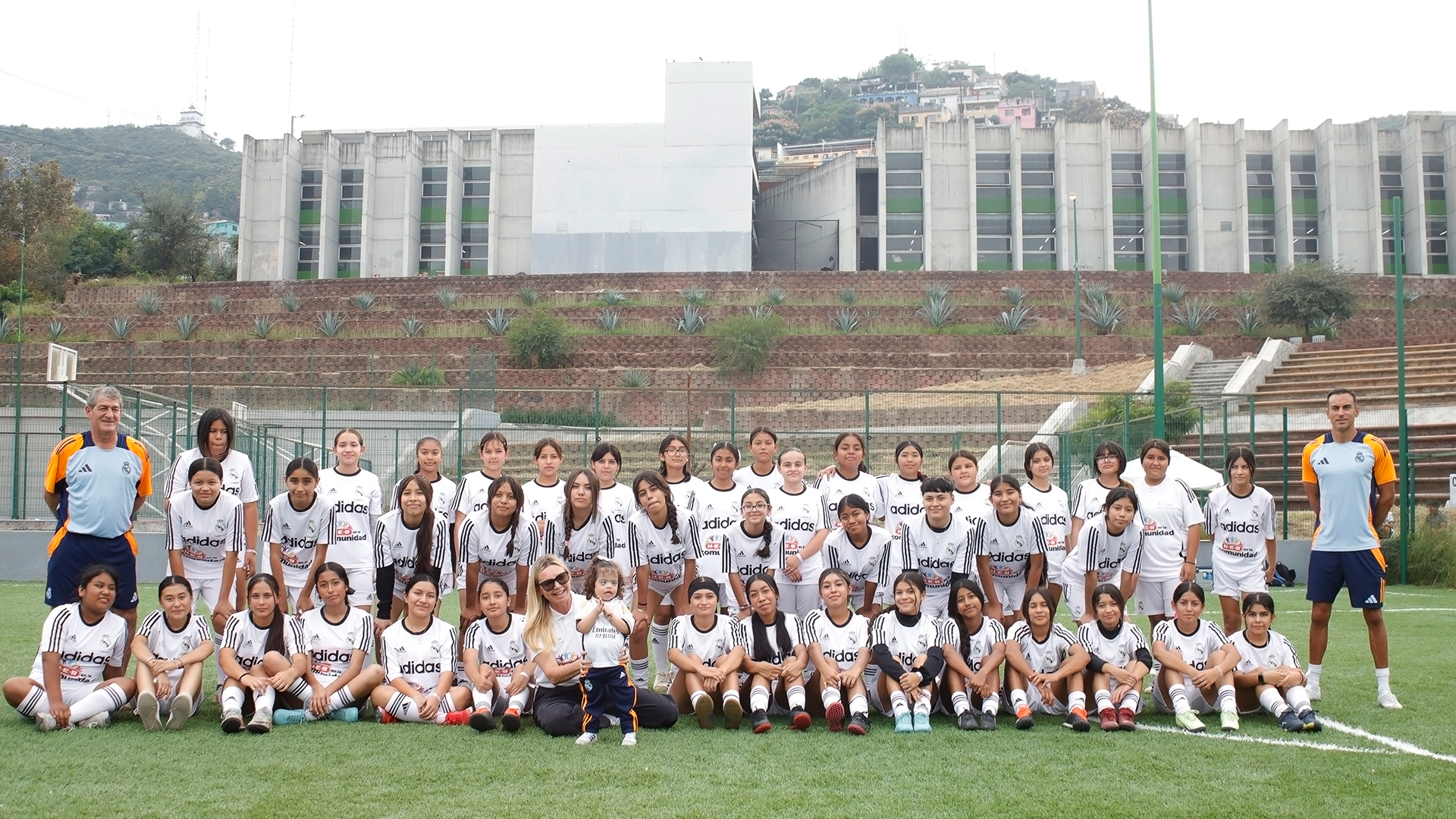 Jugadores del Educational Football Program en entrenamiento