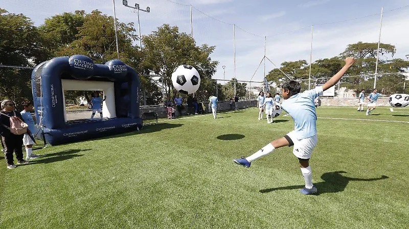 Diario de Querétaro: La Fundación Real Madrid impulsa un deporte pleno de valores en Querétaro